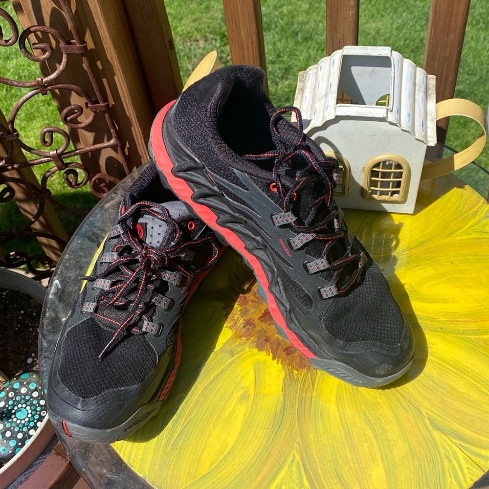 Merrel compound mega grip walking shoes